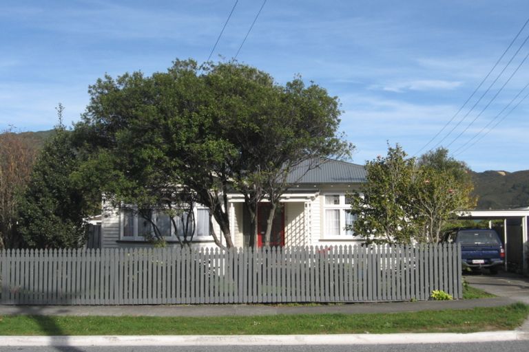 Photo of property in 2 Harris Street, Naenae, Lower Hutt, 5011