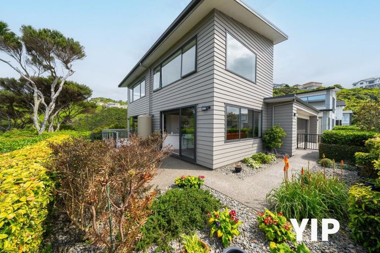 Photo of property in 14 Cromwell Point, Newlands, Wellington, 6037