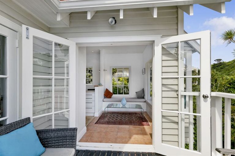 Photo of property in 12 Moana Road, Kelburn, Wellington, 6012