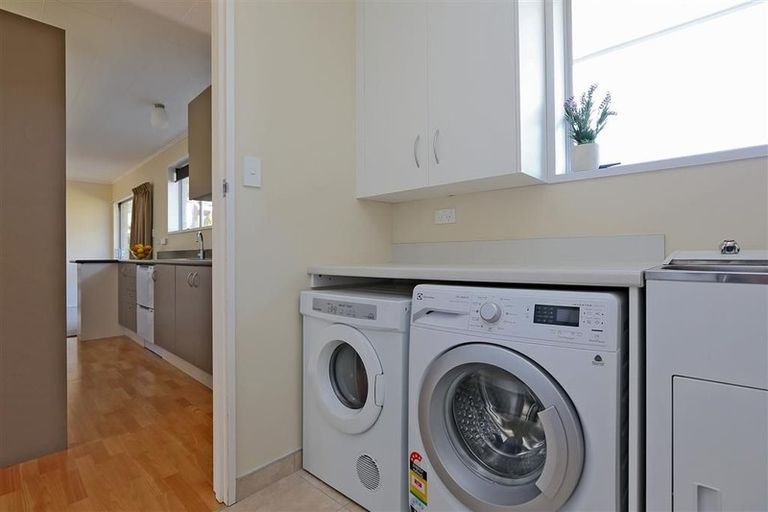 Photo of property in 11 Crichton Place, Taradale, Napier, 4112