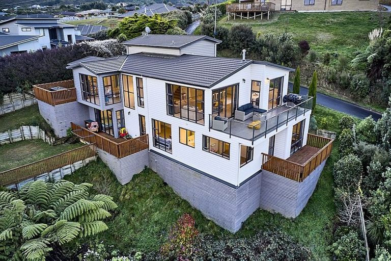 Photo of property in 15 Swain Grove, Riverstone Terraces, Upper Hutt, 5018