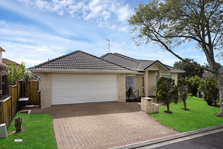 Photo of property in 1 Monash Place, Flat Bush, Auckland, 2016