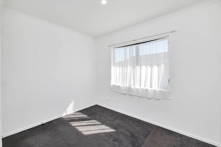 Photo of property in 86 Farquhar Road, Glendene, Auckland, 0602