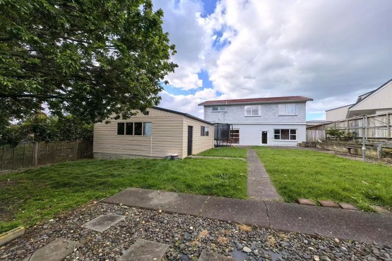 Photo of property in 18 Paisley Street, Mellons Bay, Auckland, 2014