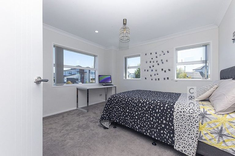 Photo of property in 2 Tauwaka Crescent, Riverhead, 0820