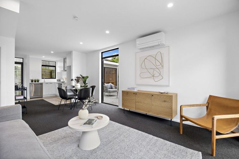 Photo of property in 13/15 Chivalry Road, Glenfield, Auckland, 0629