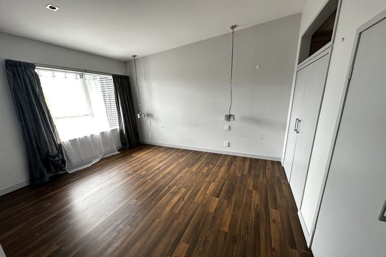 Photo of property in 1/6 Anne Road, Hillcrest, Auckland, 0627