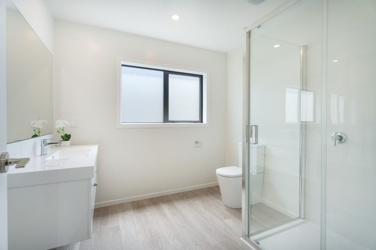 Photo of property in 41 Farnworth Terrace, Glenside, Wellington, 6037