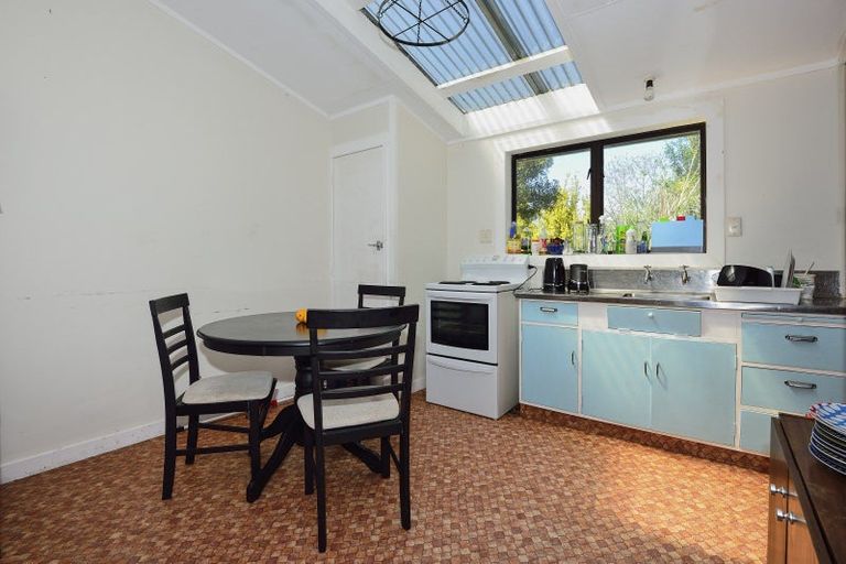 Photo of property in 51 Tauwhareparae Road, Tolaga Bay, 4077