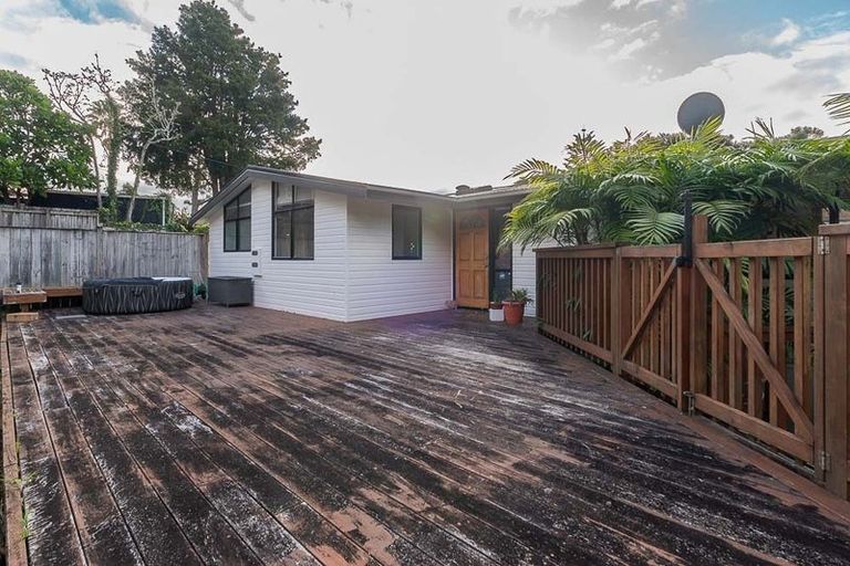 Photo of property in 33a Island Bay Road, Beach Haven, Auckland, 0626