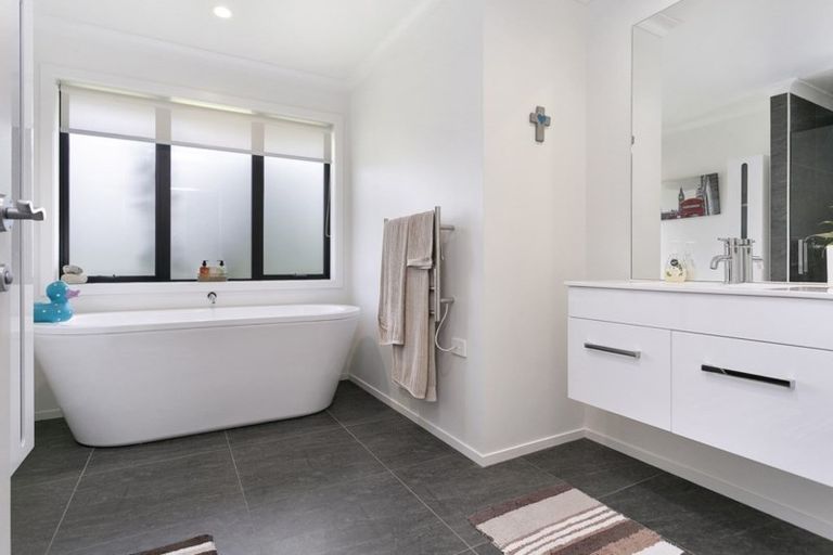 Photo of property in 33 Tulip Drive, Cambridge, 3434