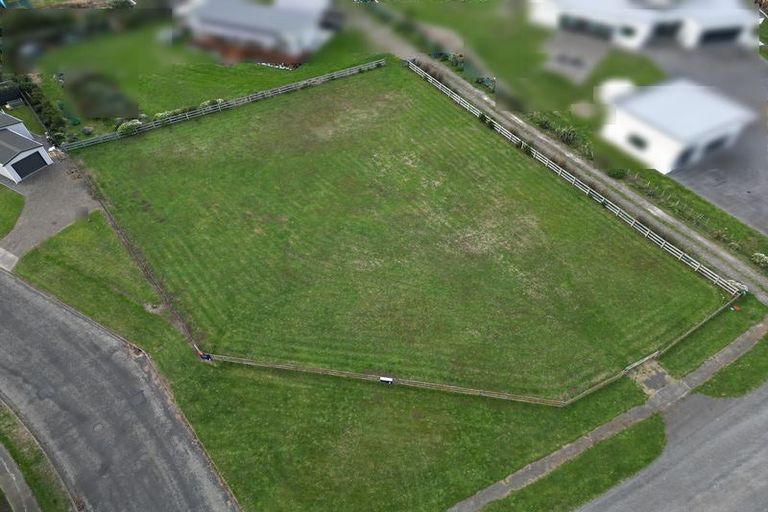 Photo of property in 2 Nicolas Place, Foxton Beach, Foxton, 4815