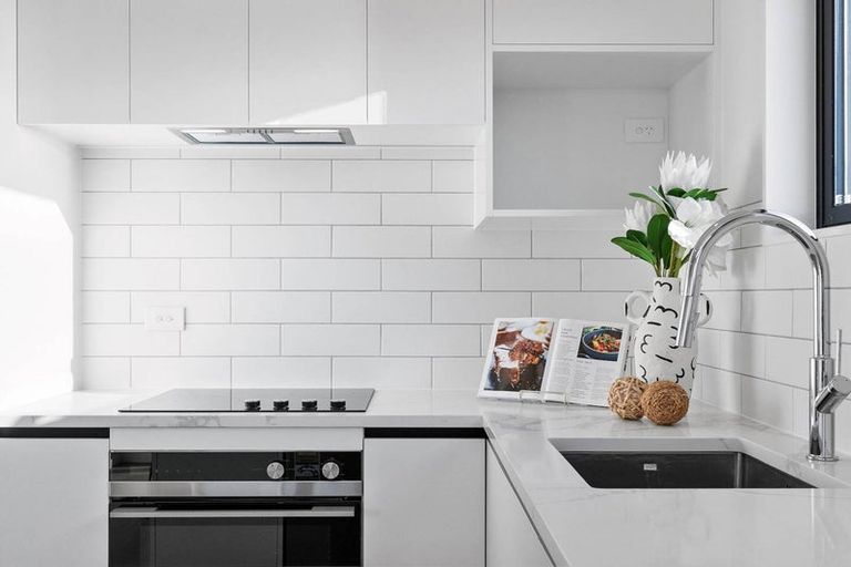 Photo of property in 2/1090 Beach Road, Torbay, Auckland, 0630