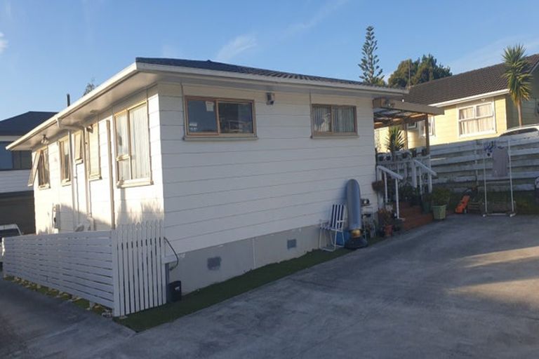 Photo of property in 13a Waari Avenue, Sunnyvale, Auckland, 0612