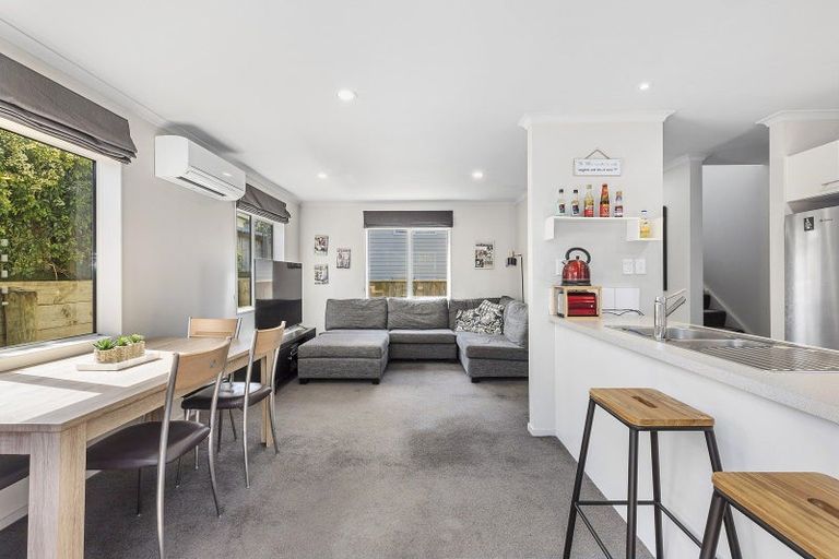 Photo of property in 7/16 Black Rock Road, Newlands, Wellington, 6037