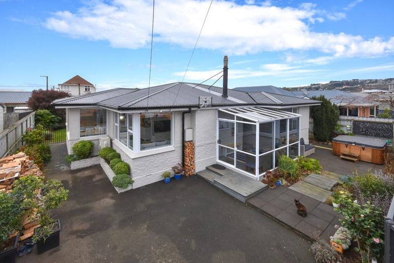 Photo of property in 141 Macandrew Road, South Dunedin, Dunedin, 9012
