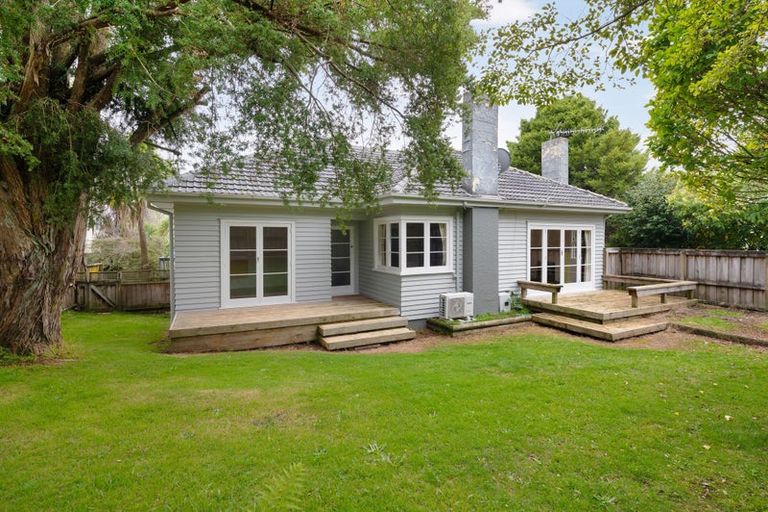 Photo of property in 36 Forest Lake Road, Forest Lake, Hamilton, 3200