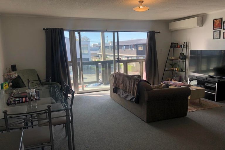 Photo of property in 2/33 Springfield Road, St Albans, Christchurch, 8014