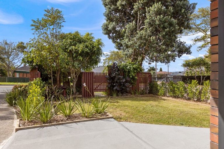 Photo of property in 1/35 Lynwood Road, New Lynn, Auckland, 0600