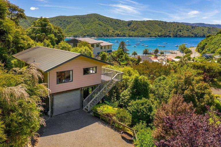 Photo of property in 15 Amelia Crescent, Waikawa, Picton, 7220