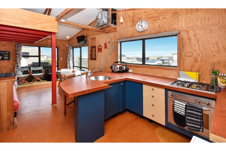 Photo of property in 21 Westside Road, Port Waikato, Tuakau, 2695