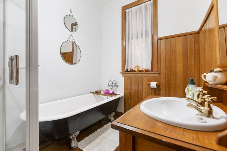 Photo of property in 22 Peace Avenue, Moturoa, New Plymouth, 4310