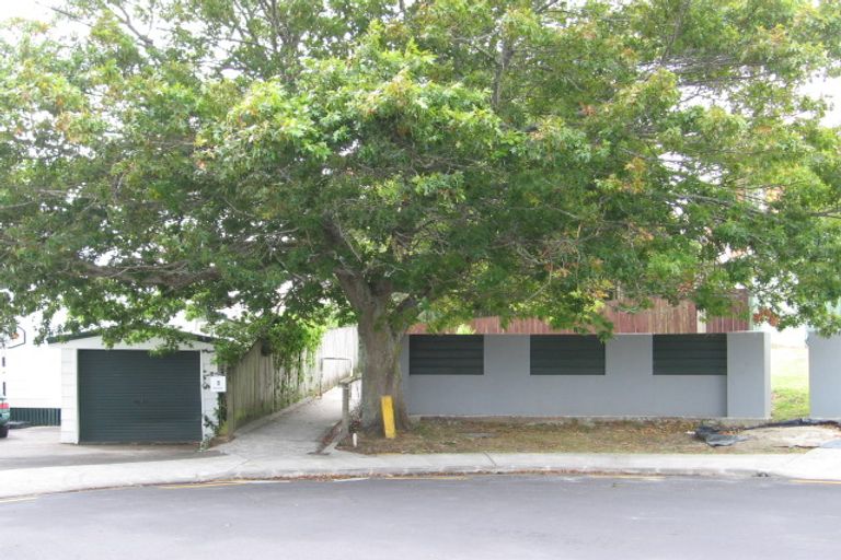 Photo of property in 1/6 Phillip Parade, Forrest Hill, Auckland, 0620