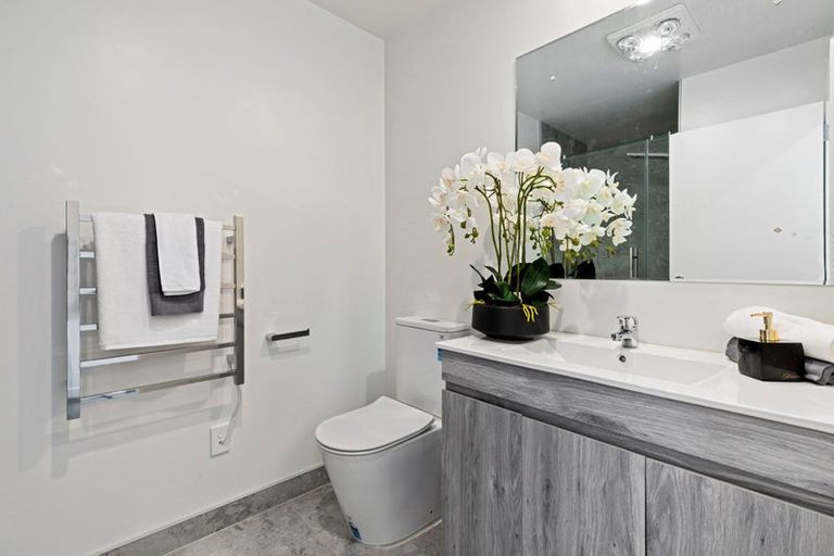 Photo of property in 7/86 Fred Taylor Drive, Westgate, Auckland, 0814