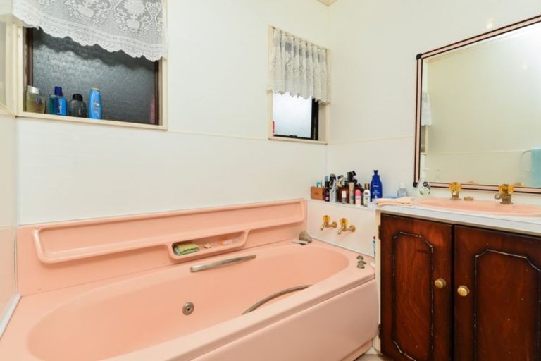 Photo of property in 15b Victoria Avenue, Waiuku, 2123