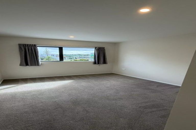 Photo of property in 47c Bruce Mclaren Road, Henderson, Auckland, 0612