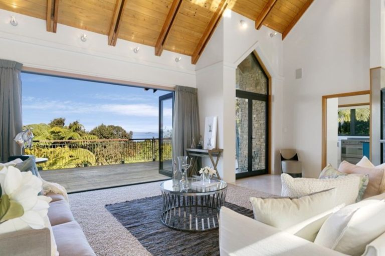 Photo of property in 3 Whakamoenga Point, Acacia Bay, Taupo, 3385