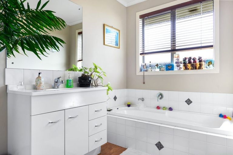 Photo of property in 17 Wembley Close, Nawton, Hamilton, 3200