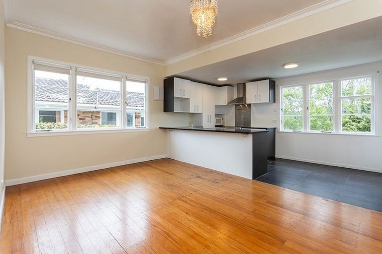Photo of property in 1060 Great North Road, Point Chevalier, Auckland, 1022