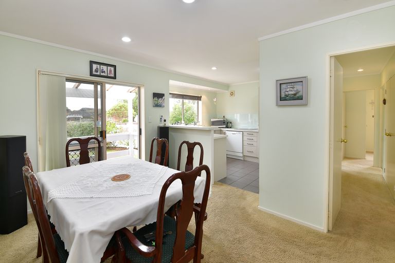 Photo of property in 14 Nickell Place, Orewa, 0931
