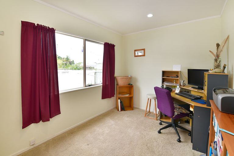 Photo of property in 14 Nickell Place, Orewa, 0931