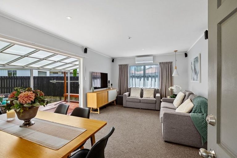 Photo of property in 1/12 Doment Crescent, Orewa, 0931