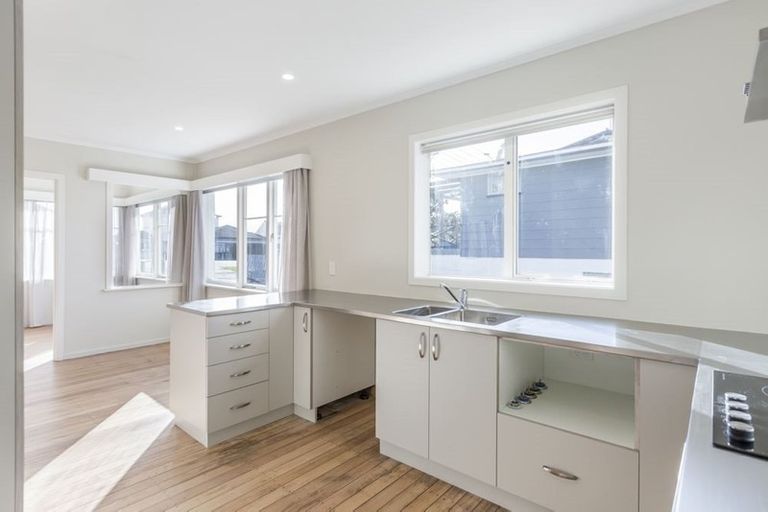 Photo of property in 33 Vipond Road, Stanmore Bay, Whangaparaoa, 0932