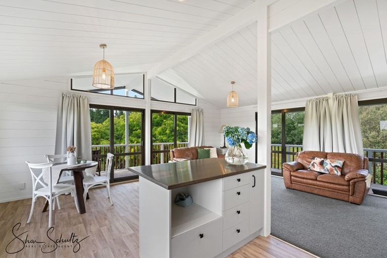 Photo of property in 4 Skelton Crescent, Paparoa, 0571