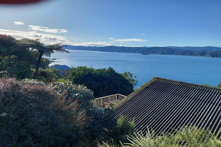 Photo of property in 7 Glenville Road, Karaka Bays, Wellington, 6022