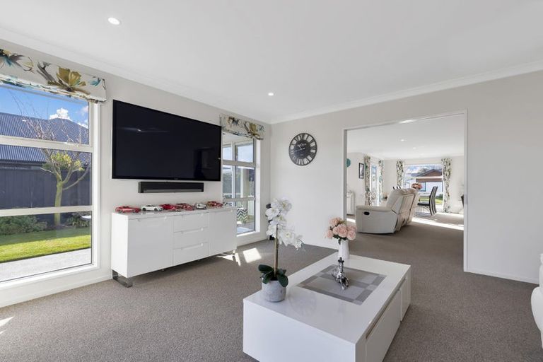 Photo of property in 12 Lewis Close, Rangiora, 7400