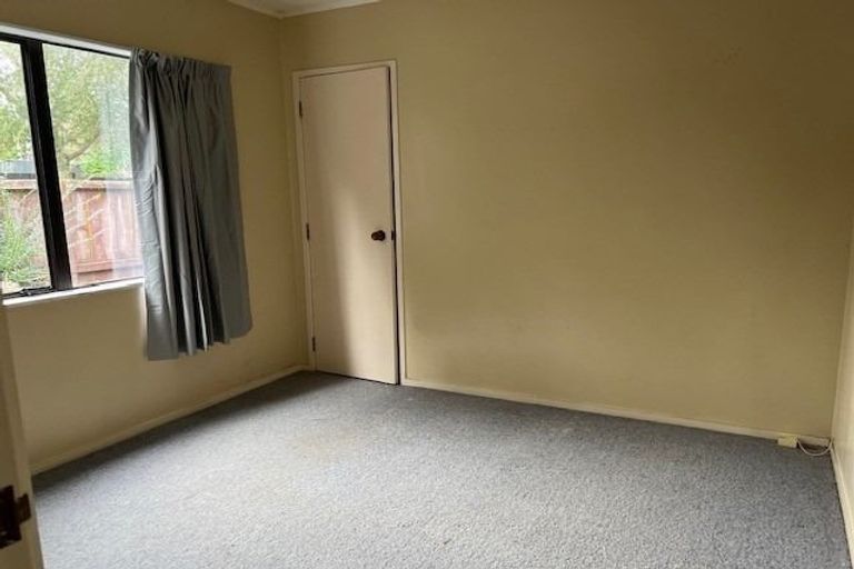 Photo of property in 32 Hassan Drive, Massey, Auckland, 0614