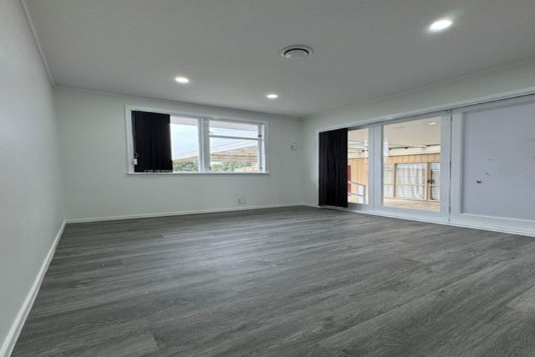 Photo of property in 13 Rountree Place, Conifer Grove, Takanini, 2112