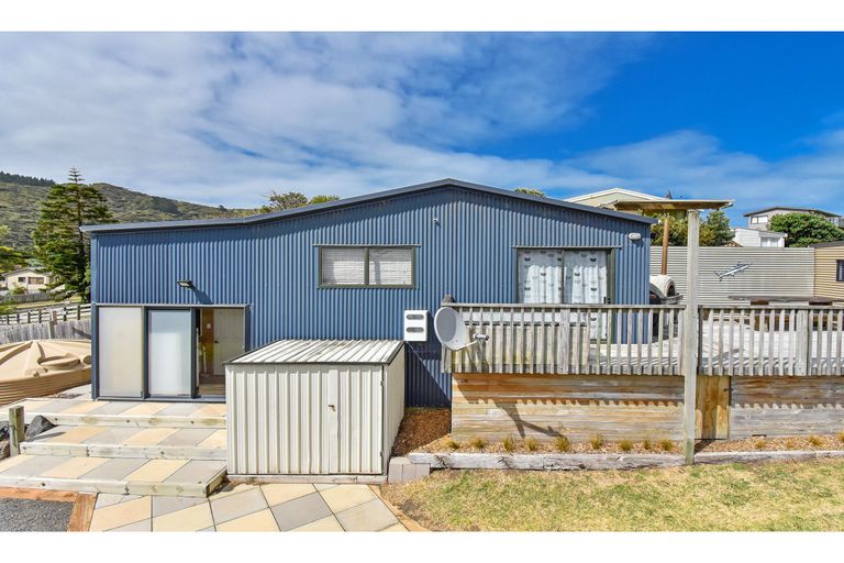 Photo of property in 21 Westside Road, Port Waikato, Tuakau, 2695