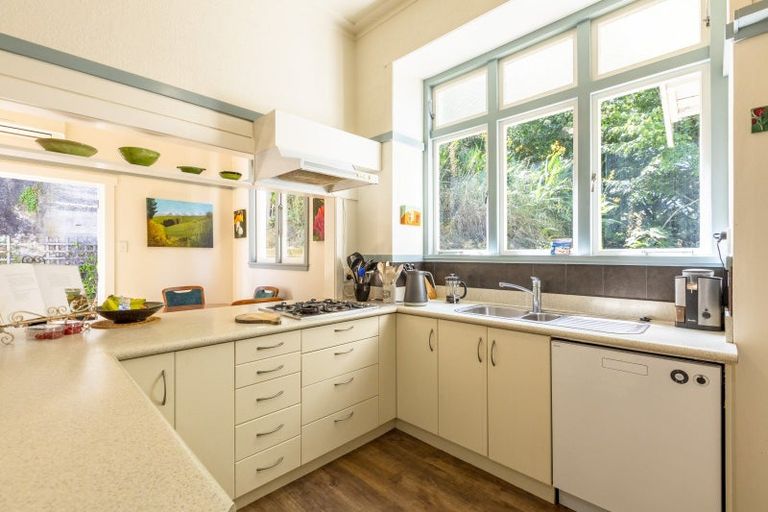 Photo of property in 20 Brewster Street, Bluff Hill, Napier, 4110