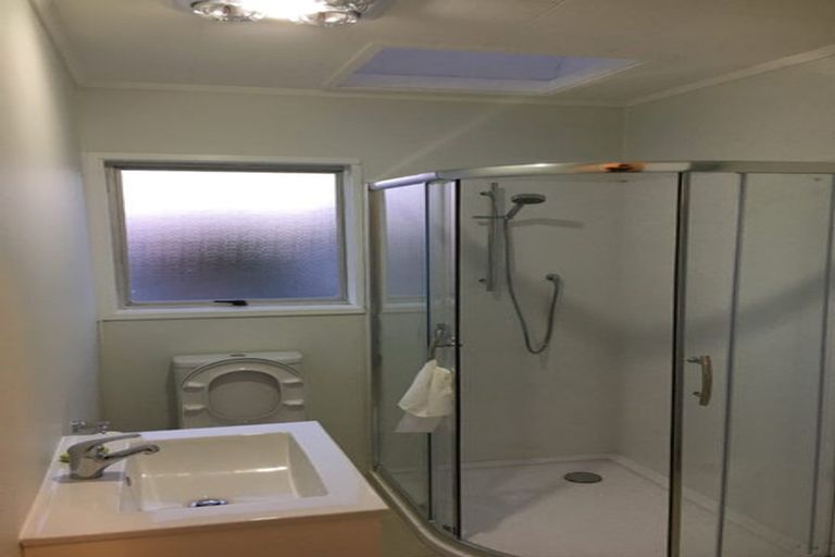 Photo of property in 47 Staverton Crescent, Mangere, Auckland, 2022