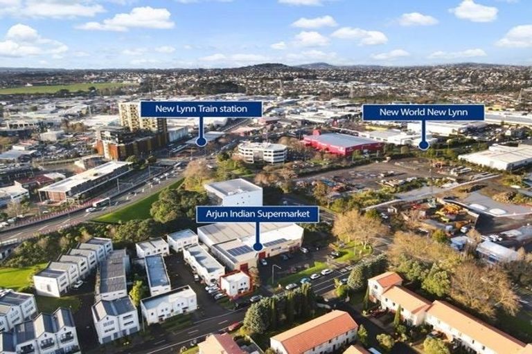 Photo of property in Emery Gardens, 1/4 Ambrico Place, New Lynn, Auckland, 0600