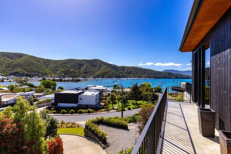 Photo of property in 324a Waikawa Road, Waikawa, Picton, 7220