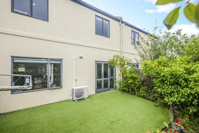 Photo of property in 3/2 Sunnydale Place, Oteha, Auckland, 0632