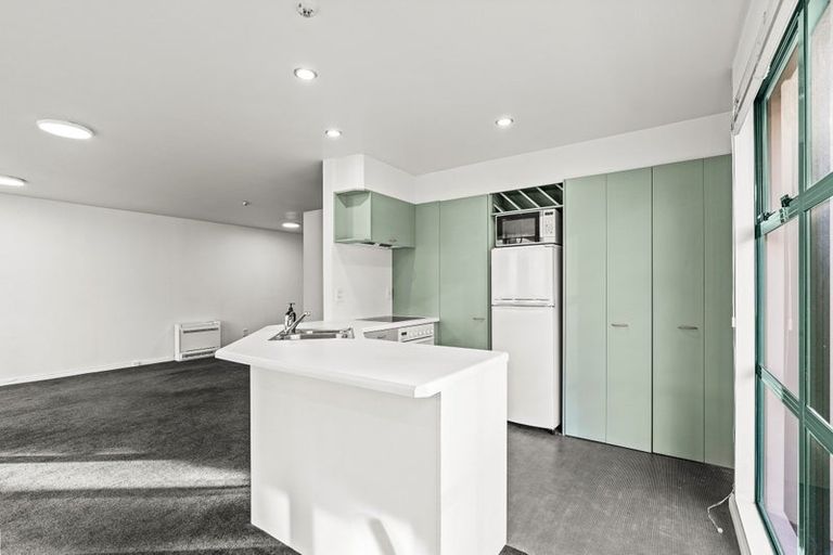 Photo of property in Regent Courts, 2/75 Gloucester Street, Christchurch Central, Christchurch, 8013