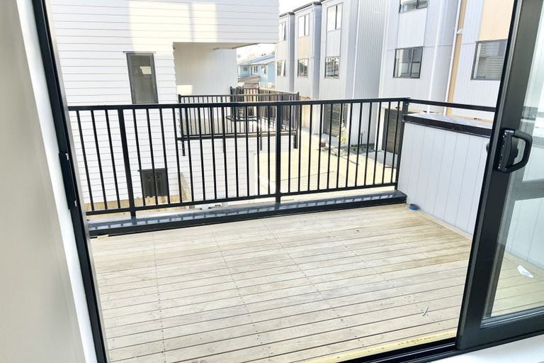 Photo of property in 2/5 Chevis Place, Pakuranga, Auckland, 2010